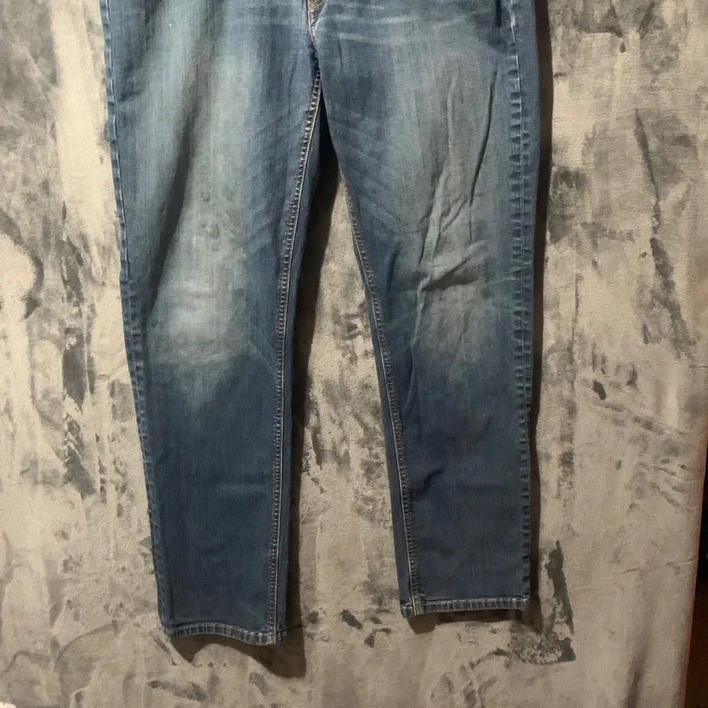 Levis measurements waist